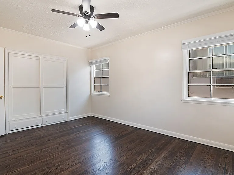 Crenshaw Park Apartments — Photo 30