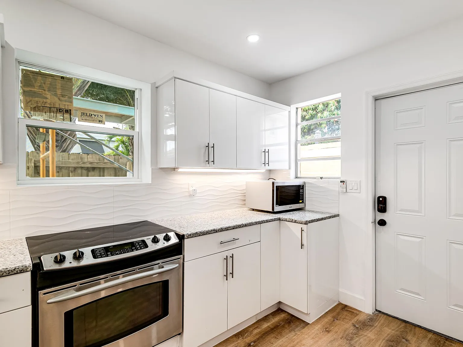1 bed, 500 sqft, $2,400 — Photo 4