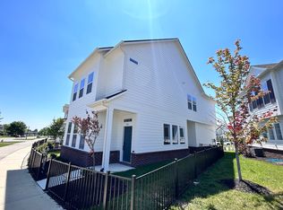 990 Kinzer Ave, Carmel, IN 46032