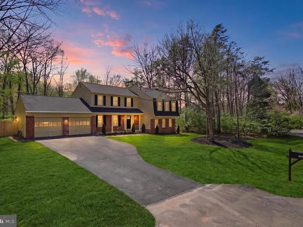12131 Holly Knoll Cir, Great Falls, VA 22066