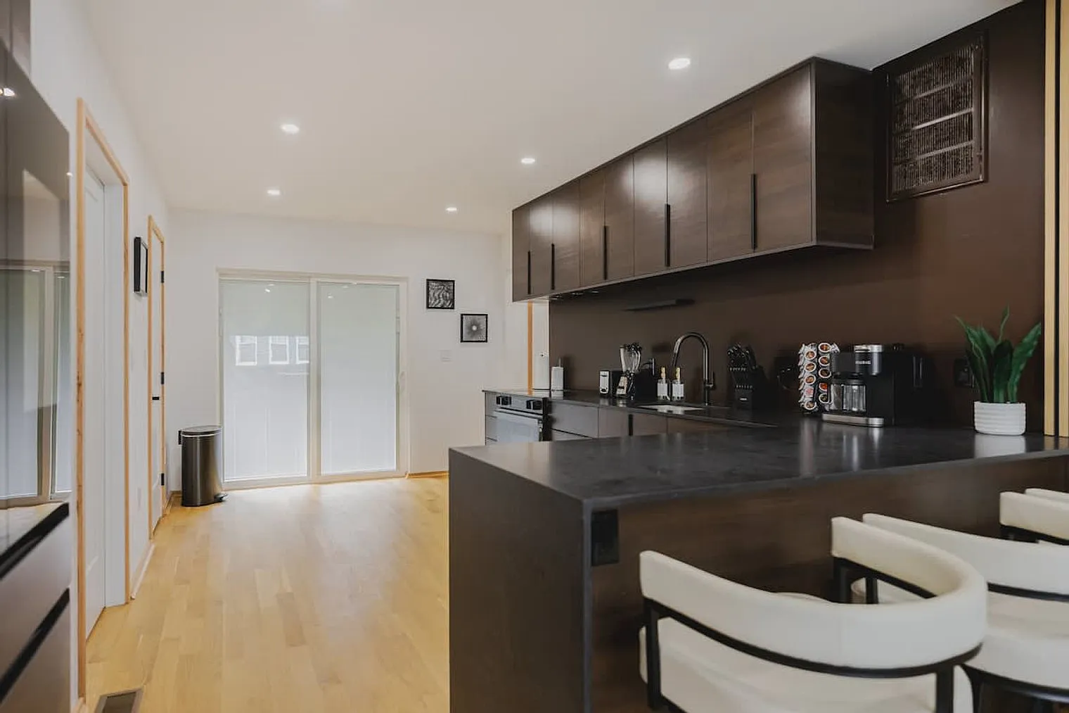 3 bed, 1.0 bath, 1399 sqft, $7,128 — Photo 3