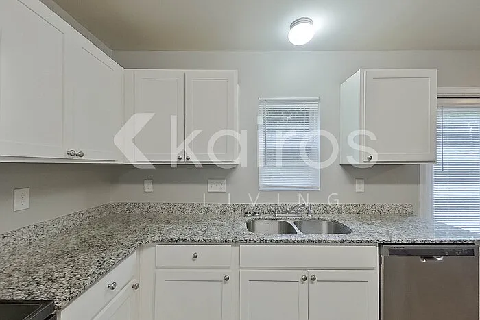 305 Cedar Rdg — Photo 8