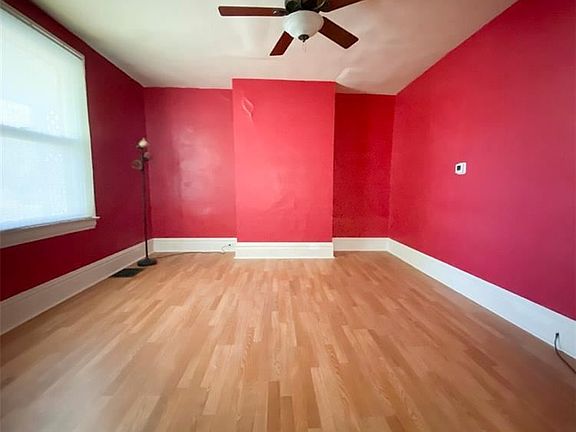 5th image of 218 Foster St