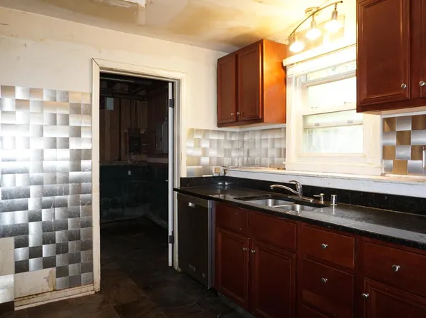 4475 North Sherman BOULEVARD, Milwaukee, WI 53209