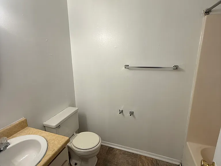 524 Calhoun St #15 — Photo 5