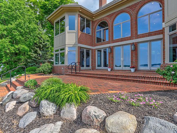 4th image of 1594 Waukazoo Dr