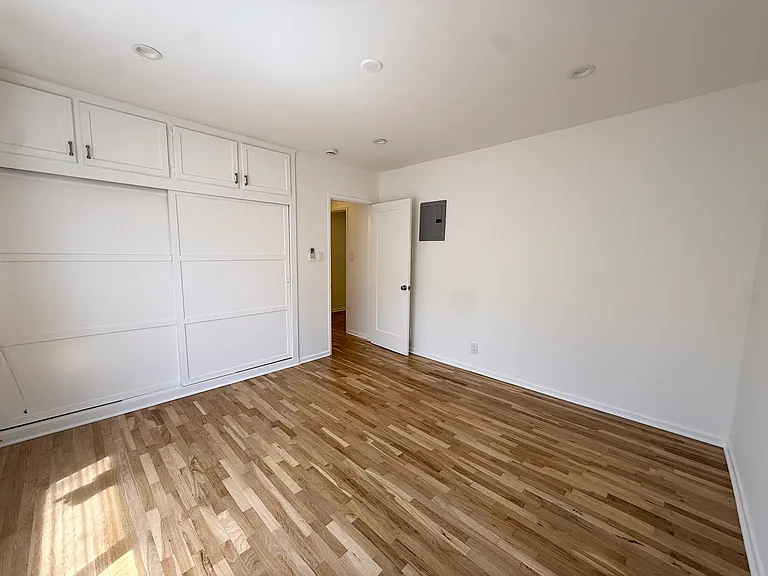 1020 6th St #I — Photo 10