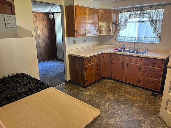 3rd image of 226 Waterman Rd
