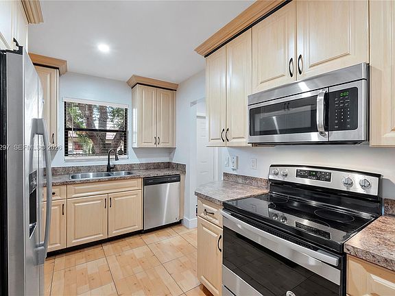 4th image of 6616 N Parkway Dr #3-5