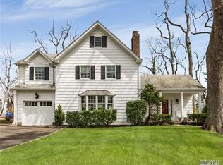 24 Stuart Pl, Manhasset, NY 11030