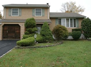 2 Bayberry Ct, Edison, NJ 08817