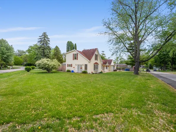 125 Maple Ct #1, Geneva, IL 60134