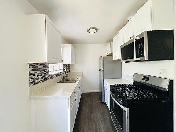 3rd image of 1406 S Gramercy Pl APT 9