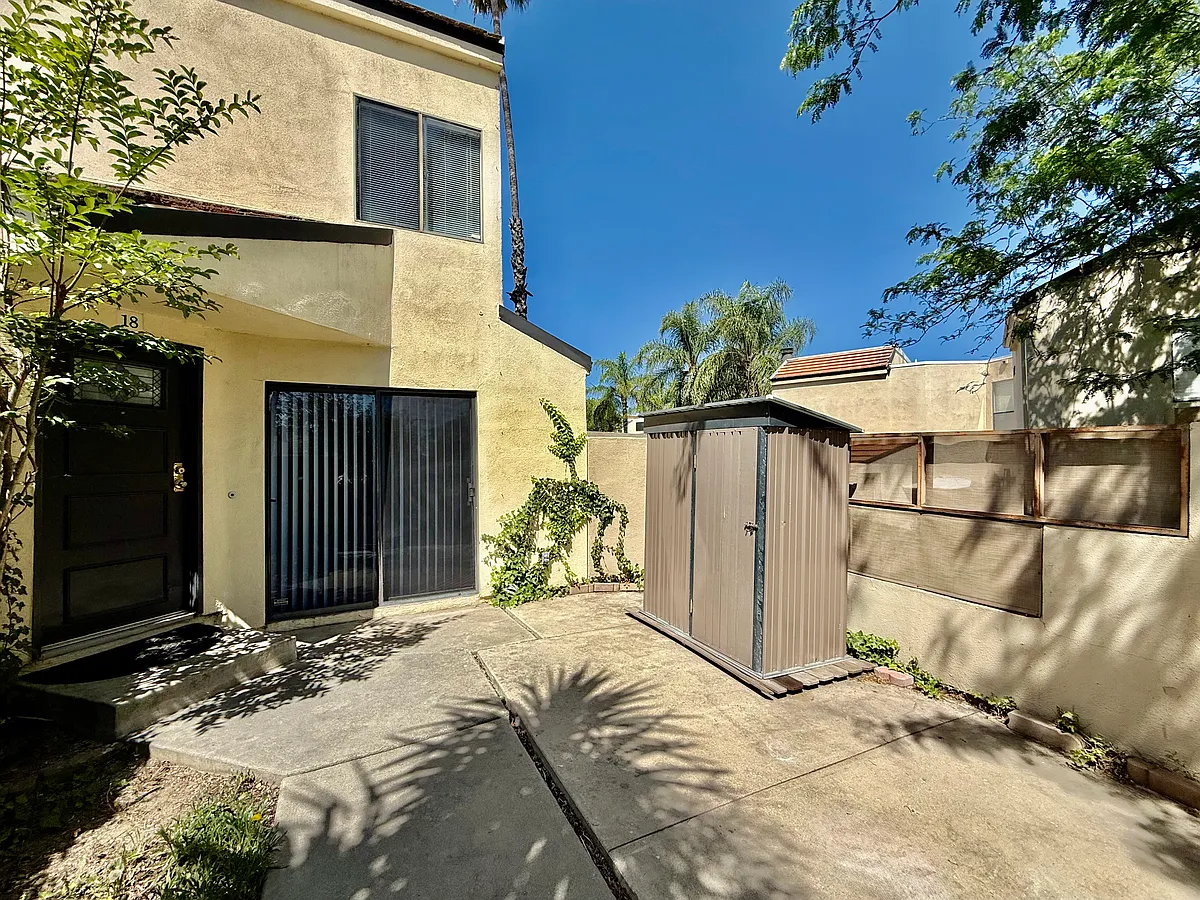 yard - 13115 Le Parc #18