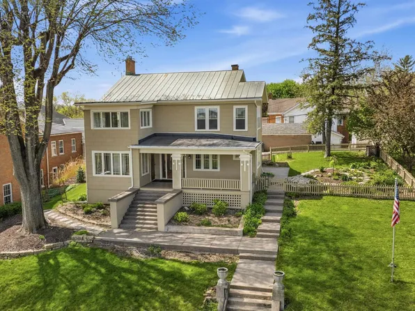 207 S Prospect St, Galena, IL 61036