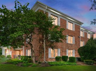 322 Park Ave APT 2A, Clarendon Hills, IL 60514