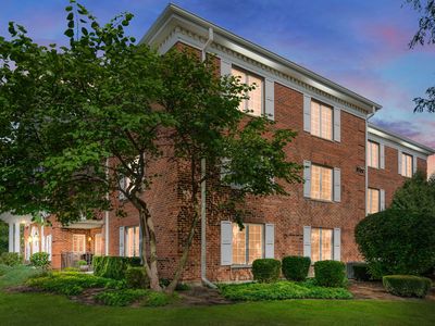 322 Park Ave APT 2A, Clarendon Hills, IL, 60514