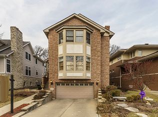 19 W Jackson Ave, La Grange Park, IL 60526