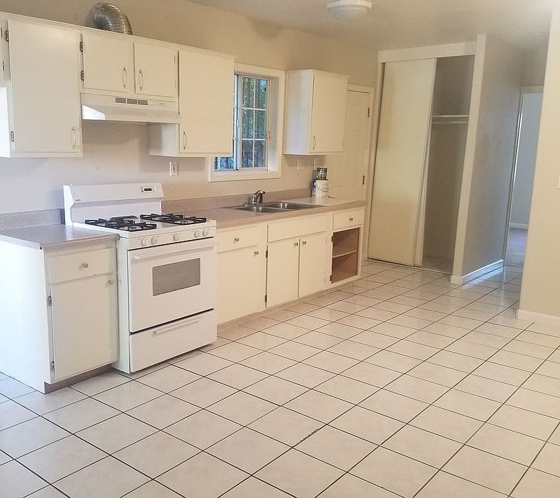 1st image of 121 N 10th St