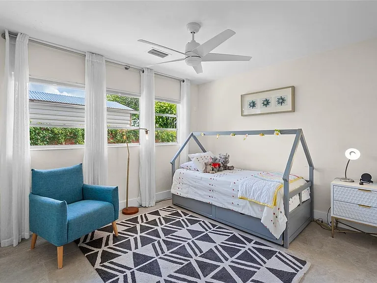 4801 Sarasota Ave — Photo 24