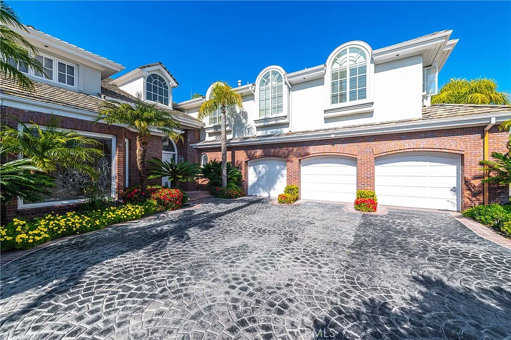 5 bed, 5.5 bath, 6420 sqft, $13,800 — Photo 3
