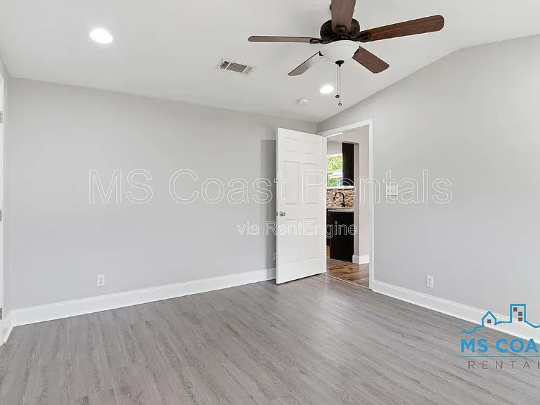 4319 Lewis St — Photo 14