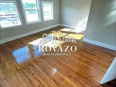 10 Columbia Ave #3 — photo 3 of 6