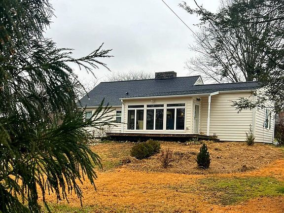 3rd image of 18733 Briarwood Dr