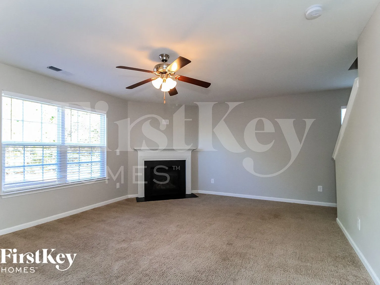 3 bed, 2.5 bath, 2231 sqft, $2,240 — Photo 3
