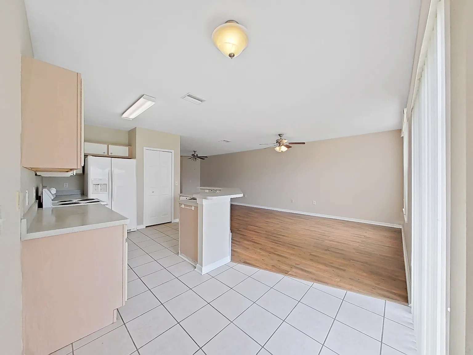 3 bed, 2.5 bath, 1578 sqft, $2,100 — Photo 4
