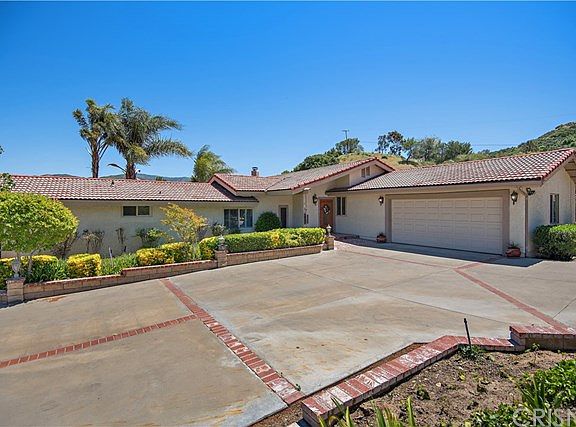 5th image of 26714 Brooken Ave