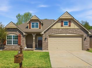 1422 W Boston Pl, Broken Arrow, OK 74012