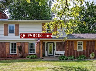 262 S 14th St, Clinton, IA 52732