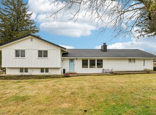 8354 Cloveridge Rd, Chagrin Falls, OH 44022