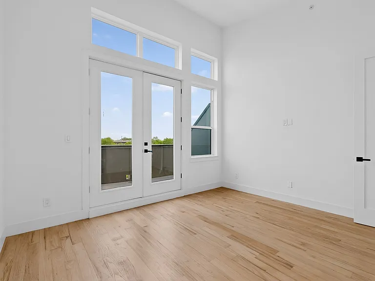 2080 Kelly Ave — Photo 11