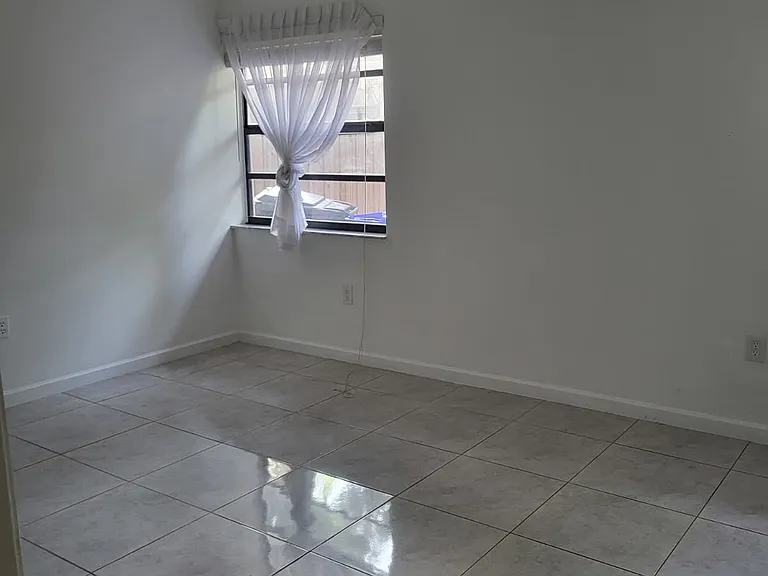 1201 N 17th Ave #1 — Photo 4