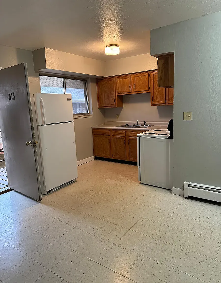 600 Walters St — Photo 3