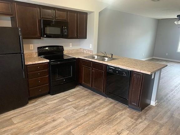 2nd image of 810 Professional Park Dr APT 1D