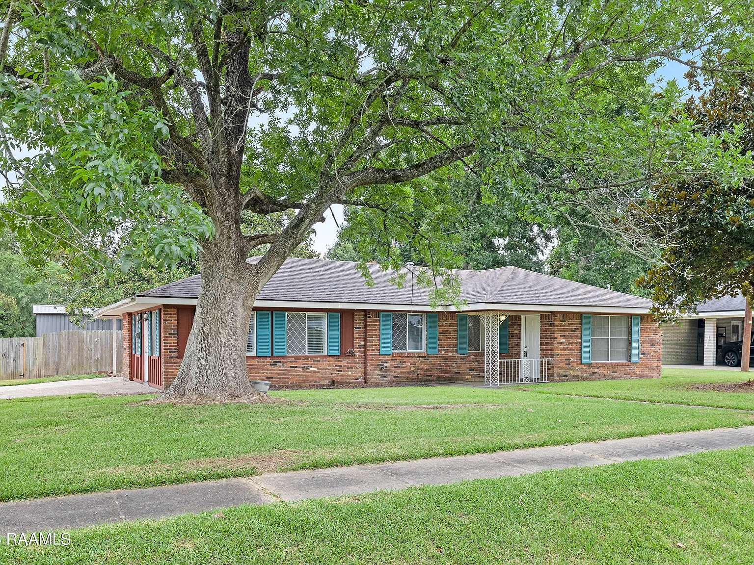 4 bed, 1980 sqft, $1,825 — Photo 2