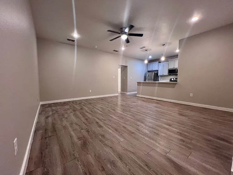 5726 Lehigh St — Photo 2