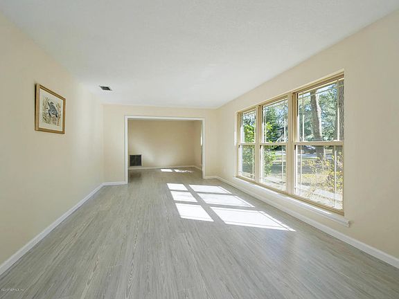 4th image of 1916 Jarboe Ln