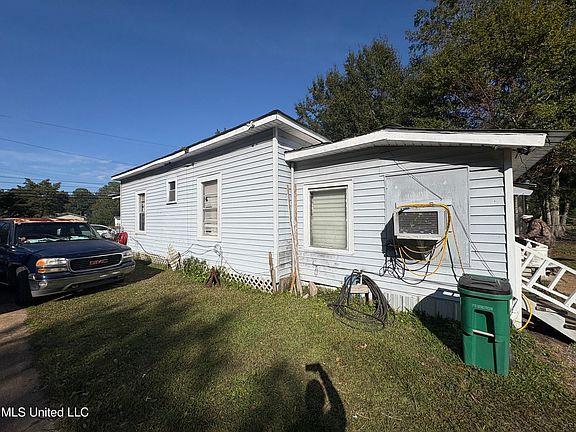 3rd image of 6112 Grierson St