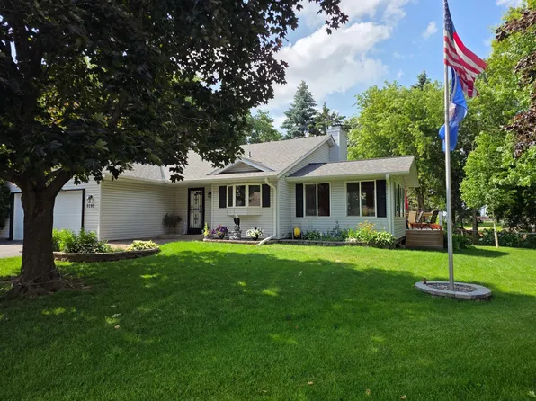 2295 Ariel Ct, North Saint Paul, MN 55109