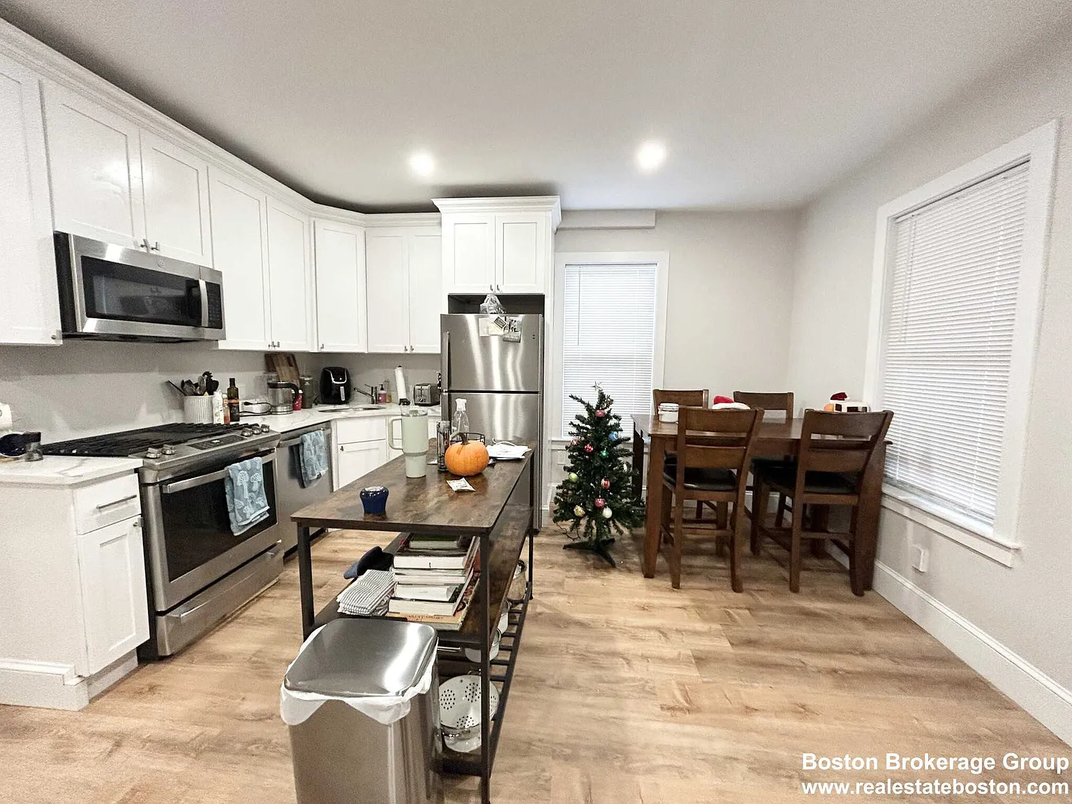 2 bed, $3,000 — Photo 2