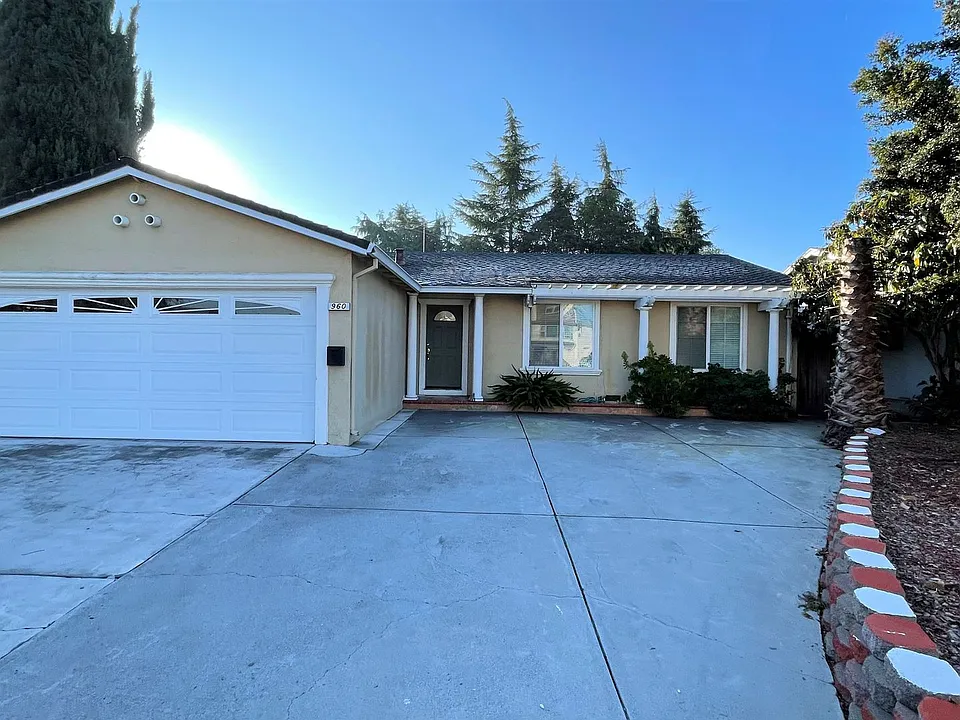 960 Branham Ln