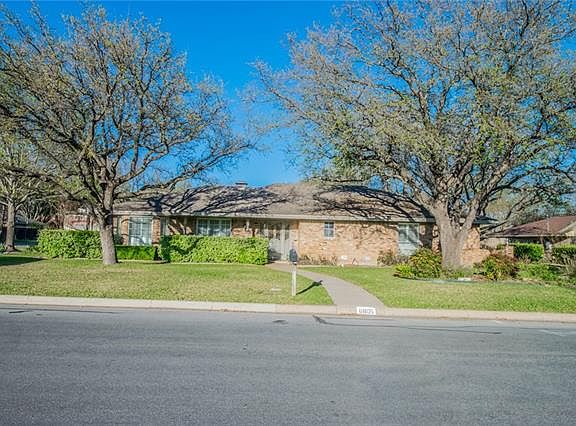 2nd image of 6805 Kingswood Dr