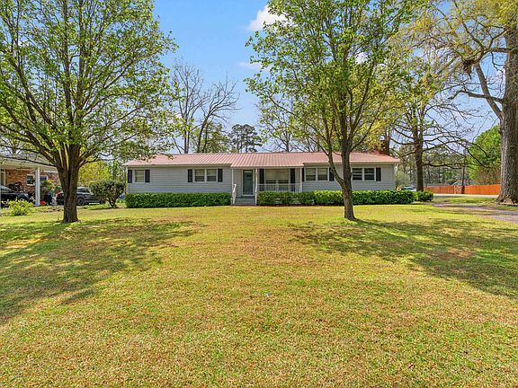 3rd image of 1623 Sherwood Dr.