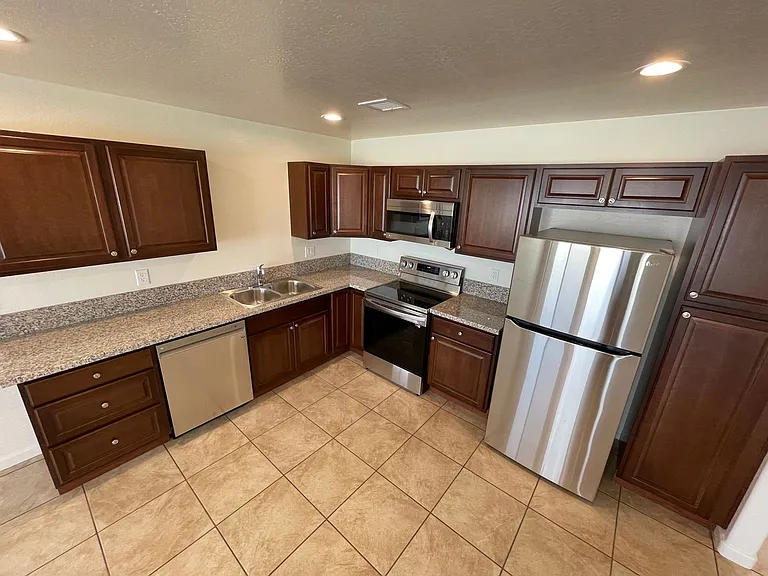 7500 E Horseshoe Ln — Photo 2