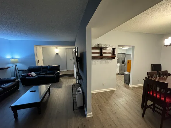 11827 Breton Ct APT 1, Reston, VA 20191