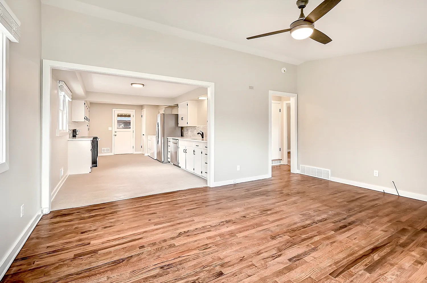 2517 W Woodlawn Ave — Photo 1